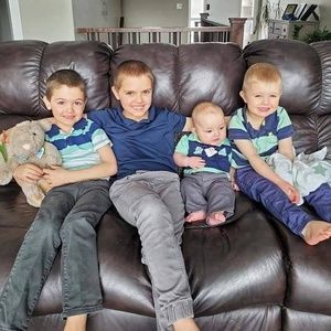 Meet your Posher, Debbie